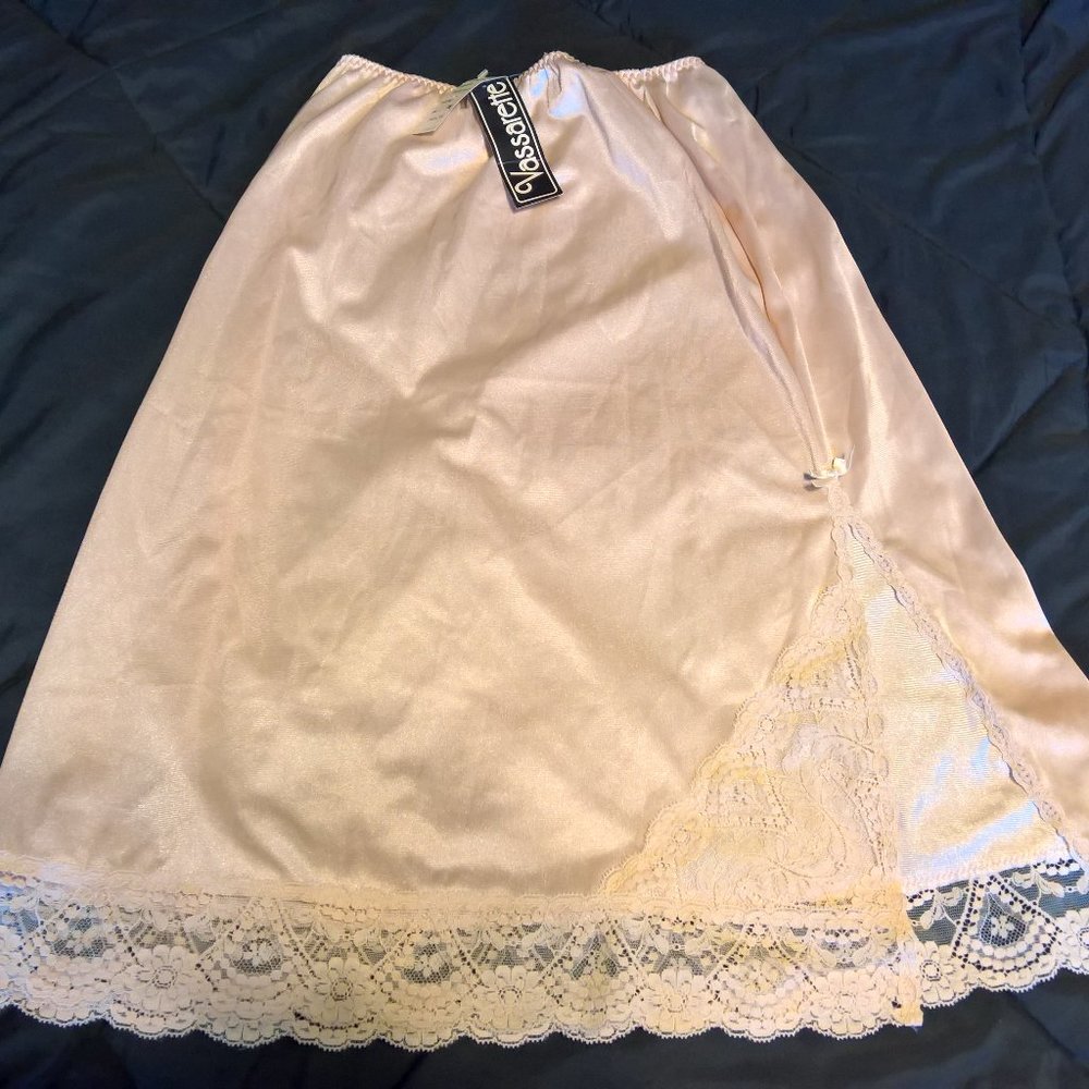 Vintage Vassarette Beige Lace Trim Skirt Slip NWT